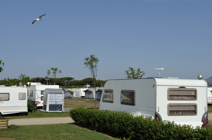 Emplacement pour caravane au pays basque au camping ibarron : confort et nature